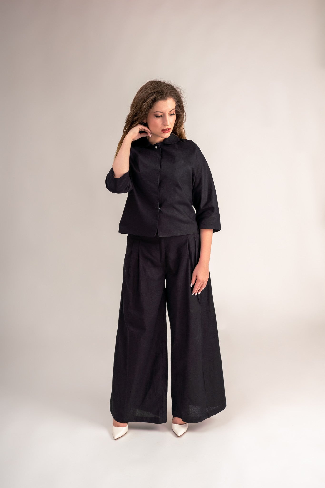 “ Perla “ Short Linen Jacket In Black