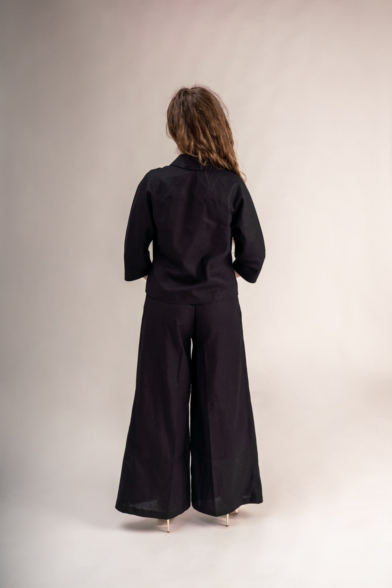 “ Perla “ Short Linen Jacket In Black