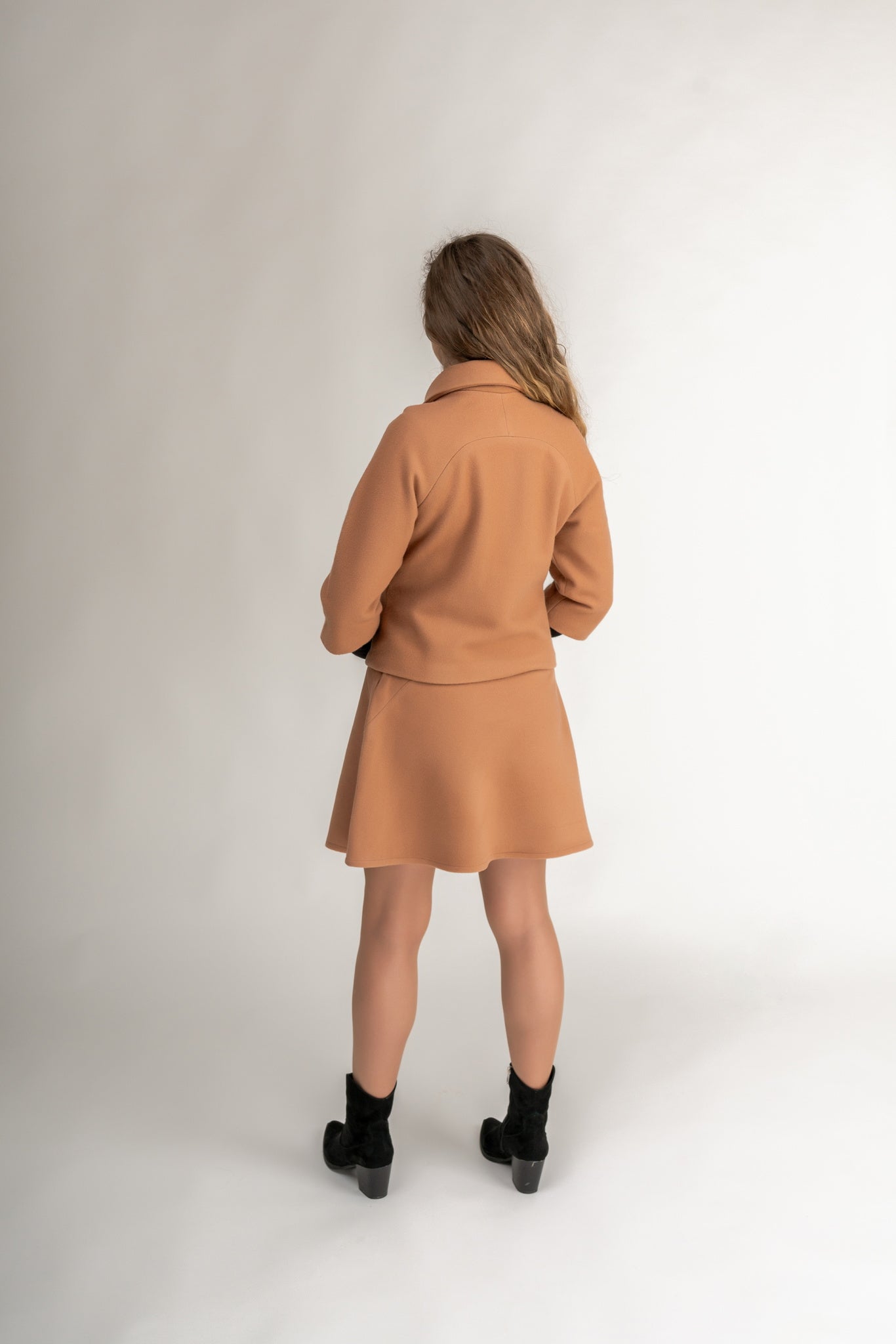 Manteau "Tiara" à gros diamants en marron pêche